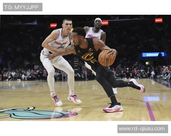 2014年NBA季后赛热火与步行者第三场激战回顾与精彩瞬间分析 2014年NBA季后赛热火与步行者第三场激战回顾与精彩瞬间分析